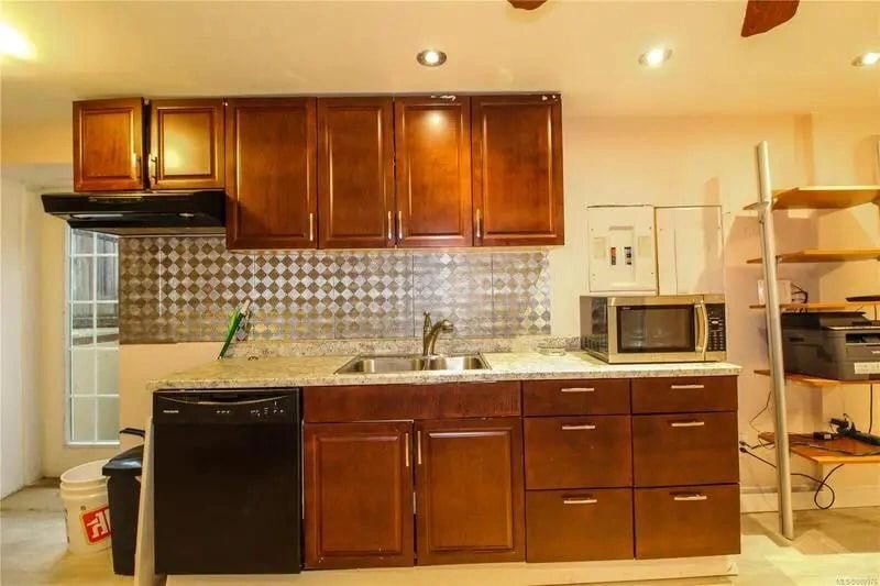 Legacy Wood Kitchen project image 4